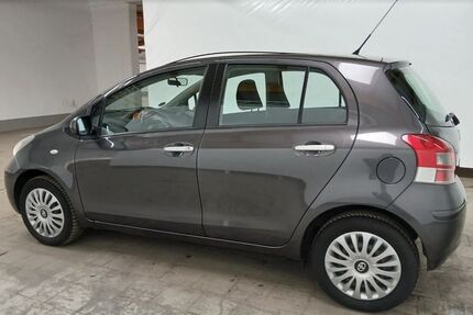 Toyota Yaris 82.000 km 5.990 &euro; Frankfurt/Main 65933