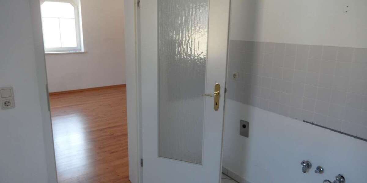 Etagenwohnung Zwickau Pölbitz - 2 Zimmer, 43 m&sup2;, 310&euro; | Angebot:26439521
