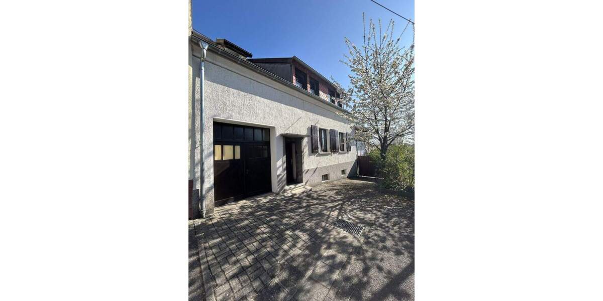 Familienidyll: großzügiges einseitig angebautes Einfamilienhaus in Ensheim zu verkaufen 7 zimmer