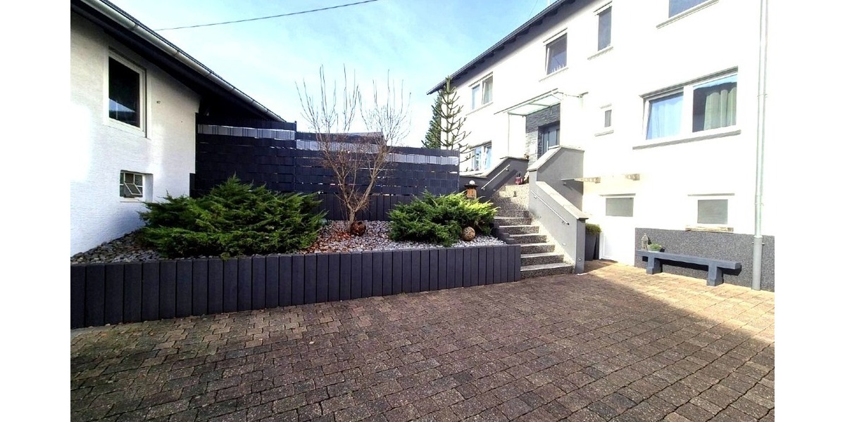 Wohnen für zwei Generationen: Poolbereich mit Außenbar & barrierefreiem EG 9 zimmer