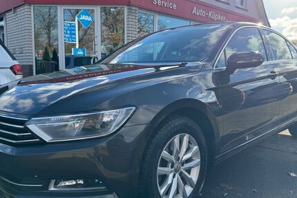 VW Passat 83.500 km 13.990 € Oldenburg 26125