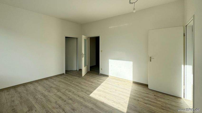 Gewerbeobjekt Fürstenfeldbruck - 9 Zimmer, 228 m&sup2;, 3.420&euro; | Angebot:25699499