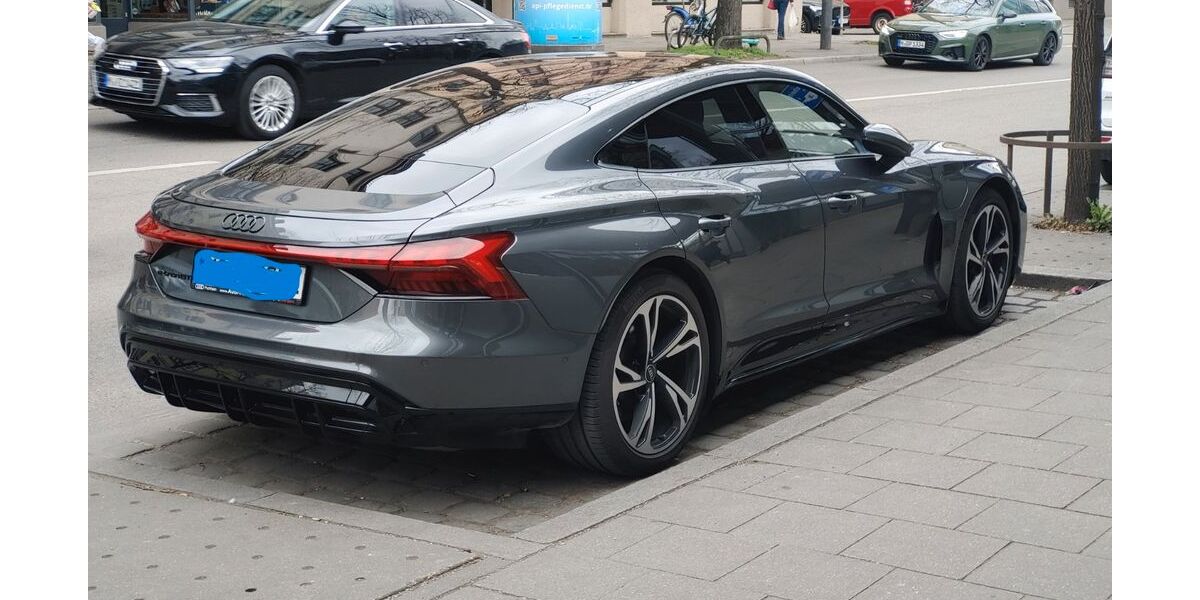Audi e-tron GT 32.000 km 66.900 € Planegg 82152
