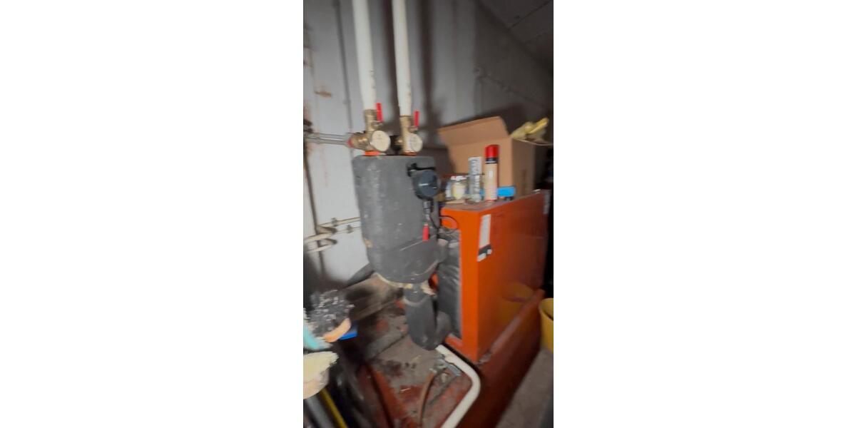 LAGER, LAGER, LAGER… BAUERNHAUS MIT SCHEUNE MIETEN ODER KAUFEN 5 zimmer