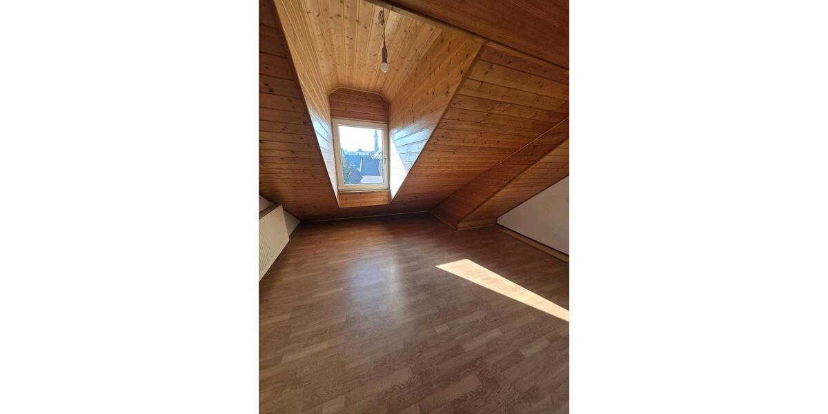 Dachgeschoßwohnung Kindenheim - 3 Zimmer, 85 m&sup2;, 700&euro; | Angebot:25256895