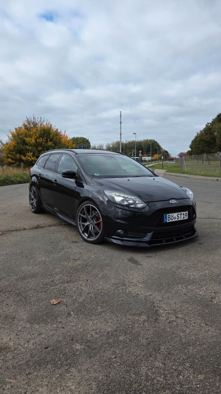 Ford Focus 154.000 km 12.000 € Gröningen 39397