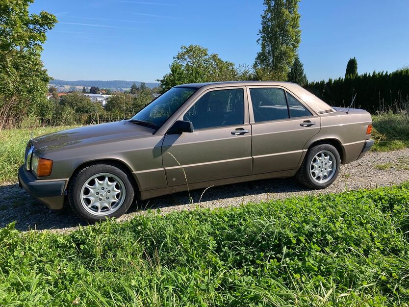 Mercedes-Benz 190 227.330 km 4.700 € Reichenau 78479