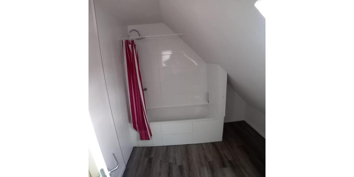 Etagenwohnung Villingen-Schwenningen Schwenningen - 1 Zimmer, 80 m&sup2;, 700&euro; | Angebot:26045550