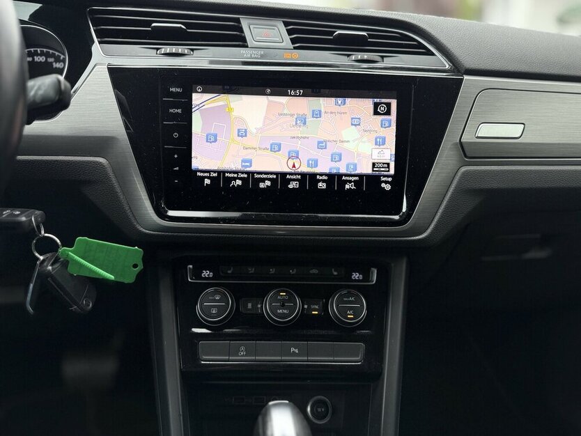 VW Touran 7-Sitze/Discover Pro/ACC/AHK/Automatik 110.000 km 24.490 € Mönchengladbach 41066