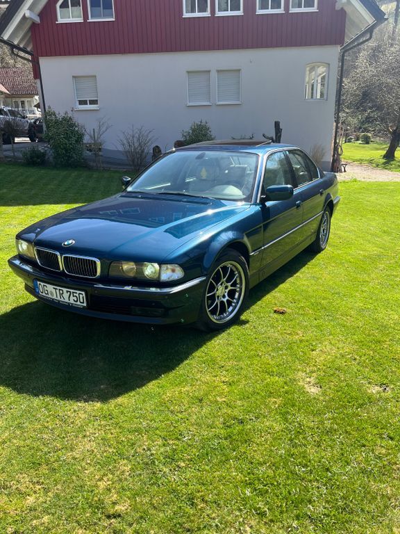 BMW 750 260.500 km 14.700 € Oberwolfach 77709