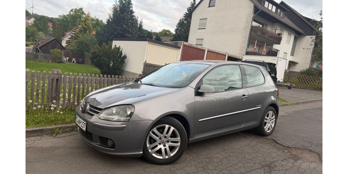 VW Golf 220.000 km 890 &euro; Helsa 34298