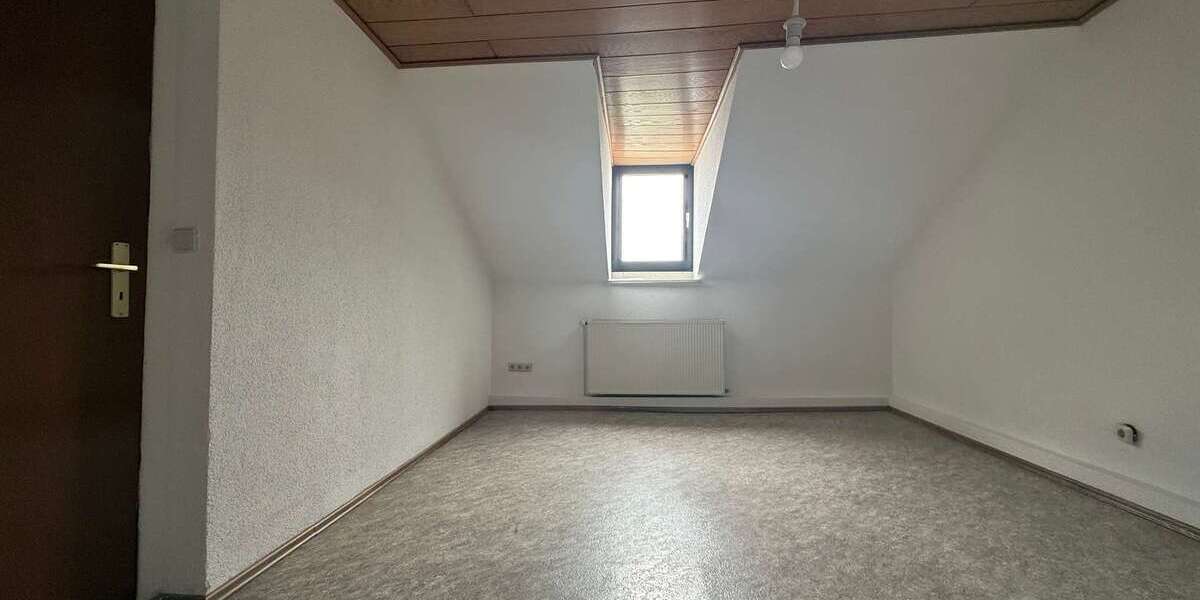 Gemütliche 3-Zimmer-Dachgeschosswohnung mit ca. 72 m² in Friedrichsthal-Bildstock - 3- Friedrichsthal | Angebot:27007927