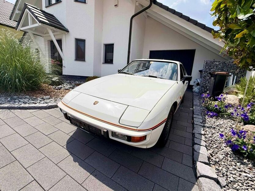 924