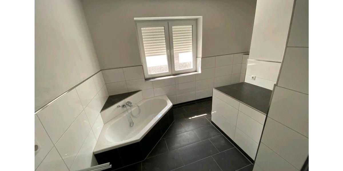 Neuwertige Doppelhaushälfte mit Einbauküche zu vermieten Wohnung 4 zimmer