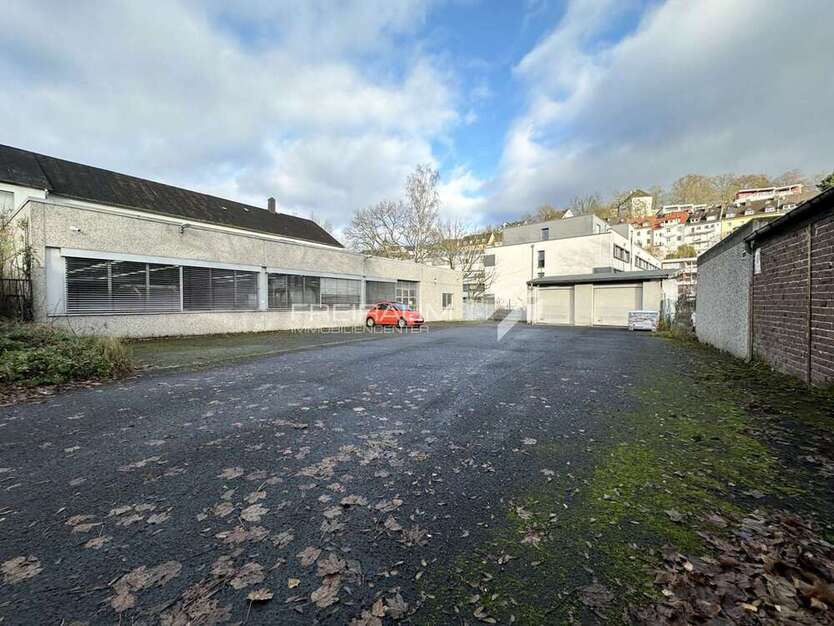 Halle in Siegen 2.750 € 400.3 m²