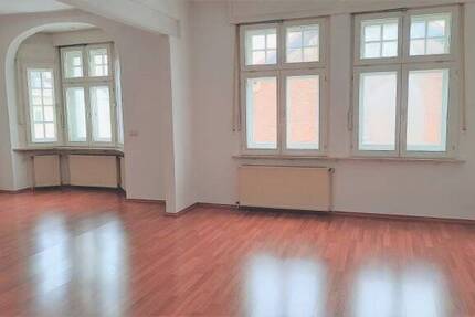 Hochwertig saniertes 4-6 Zimmer Büro (Wohnung) im 1.Stock in der Innenstadt von Weiden i. d. OPf. zu vermieten! 6 zimmer