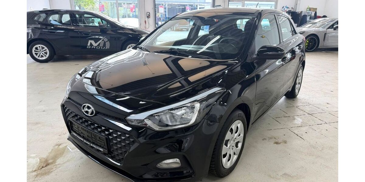 Hyundai i20 70.900 km 7.850 &euro; München 81825