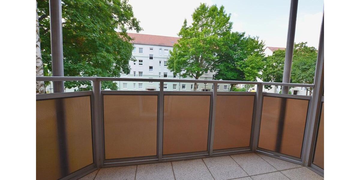 Neu sanierte 2-Raum-Wohnung im Erdgeschoss mit bodengleicher Dusche und Balkon 2 zimmer