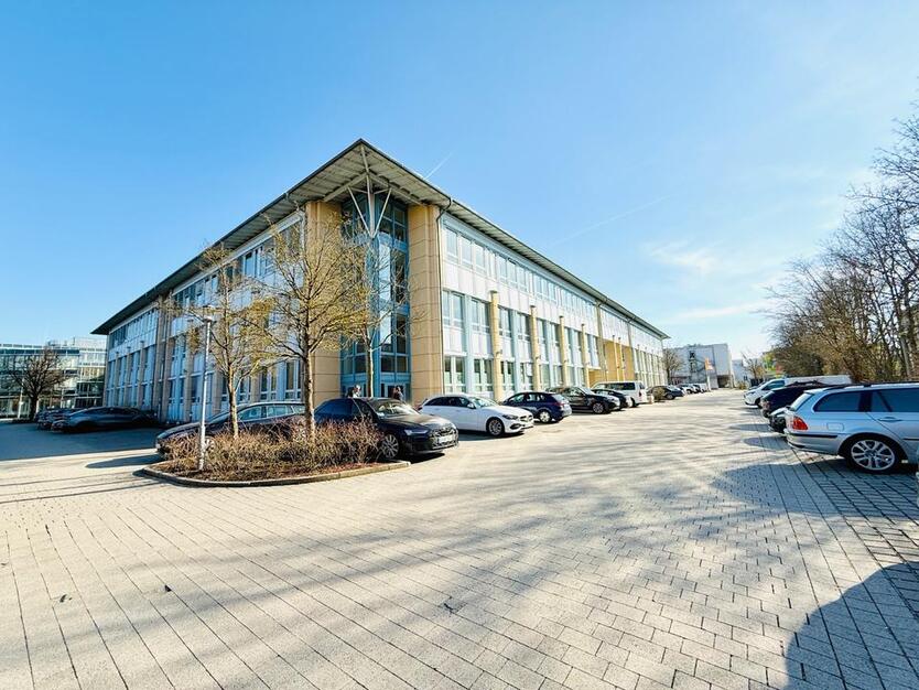112 m² Büro mit Stellplätzen – perfekt für Mietwagen & Mobility
