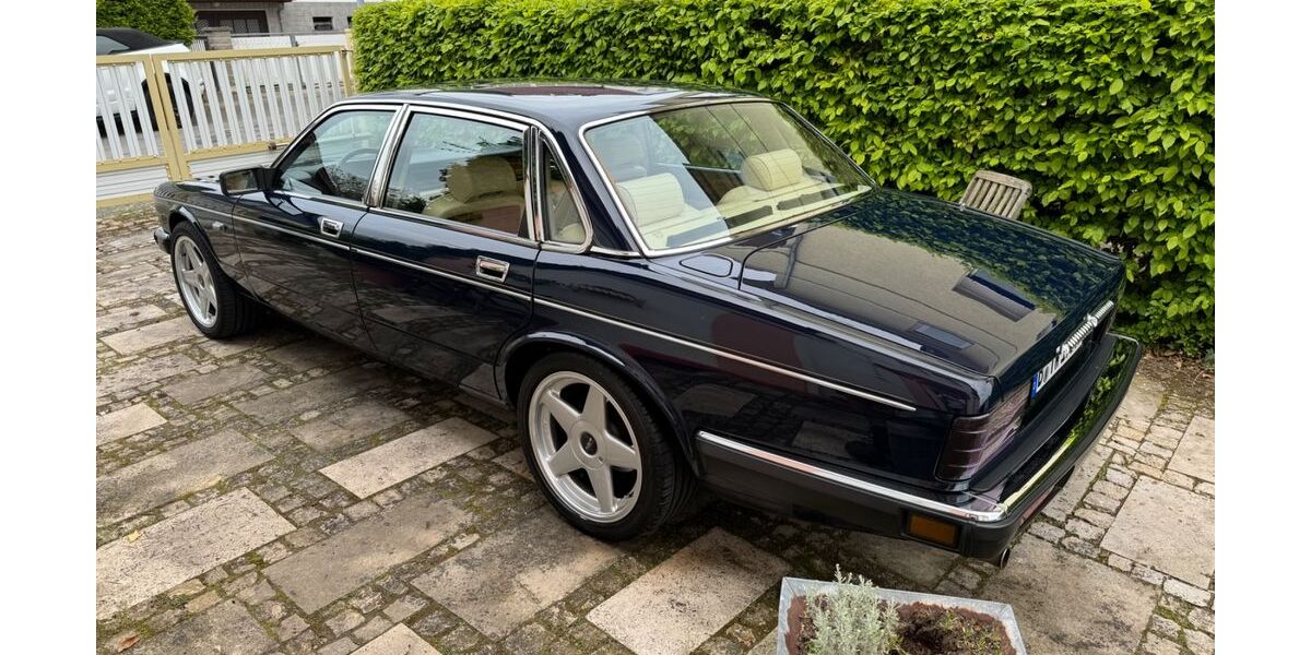 Jaguar Daimler 96.000 km 24.000 &euro; Berlin 10405