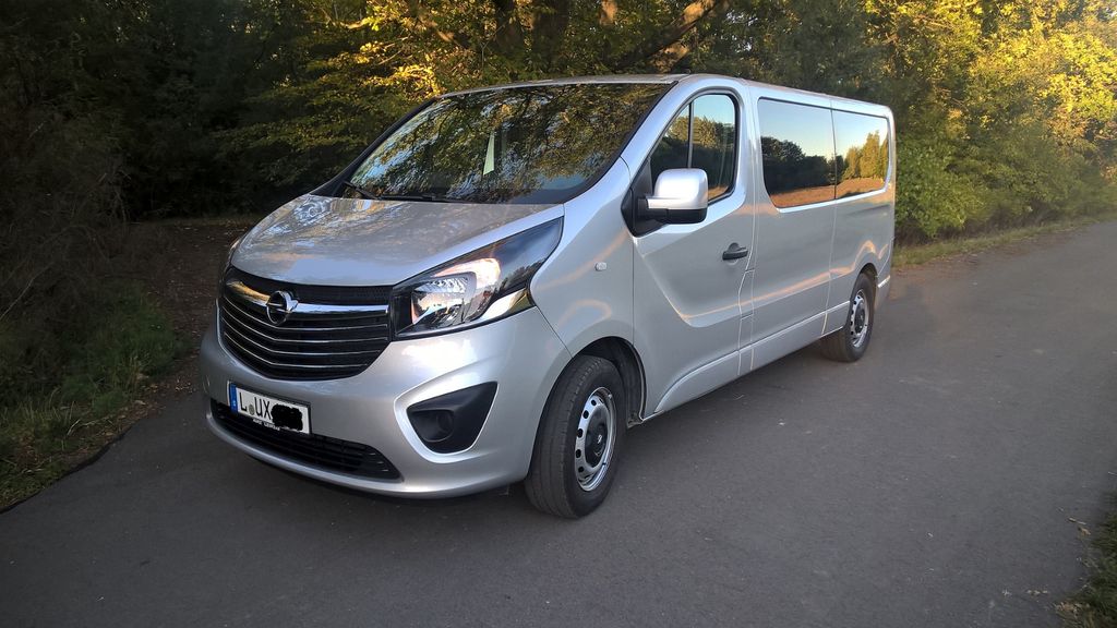 Opel Vivaro 155.400 km 17.800 &euro; borna 04552
