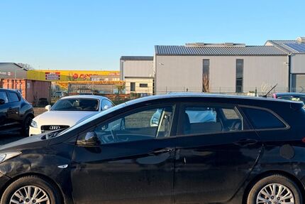 Hyundai i30 125.000 km 2.950 &euro; Düren 52351