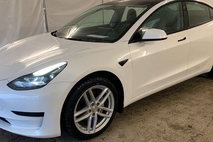 Tesla Model 3 48.406 km 29.750 &euro; Steinbach-Hallenberg OT Herges-Hallenberg 98587