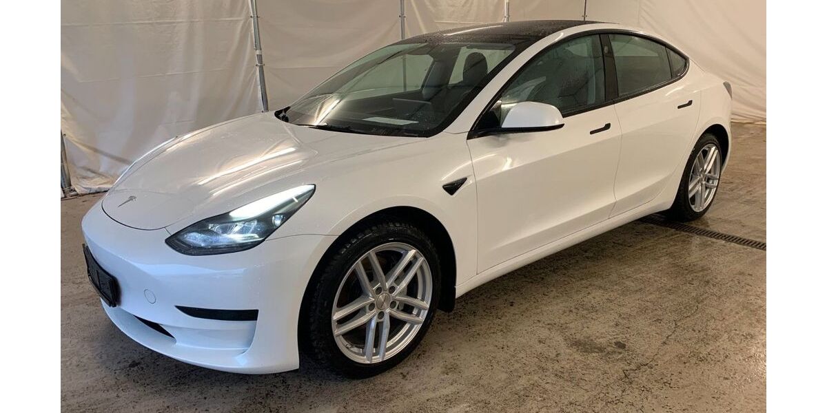 Tesla Model 3 48.406 km 29.750 &euro; Steinbach-Hallenberg OT Herges-Hallenberg 98587