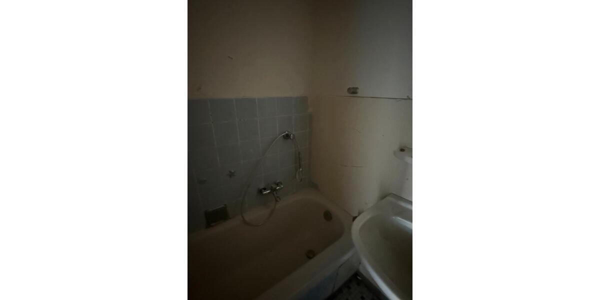 4-Zimmer-Whg zu vermieten renovierungsbedürftig 4 zimmer