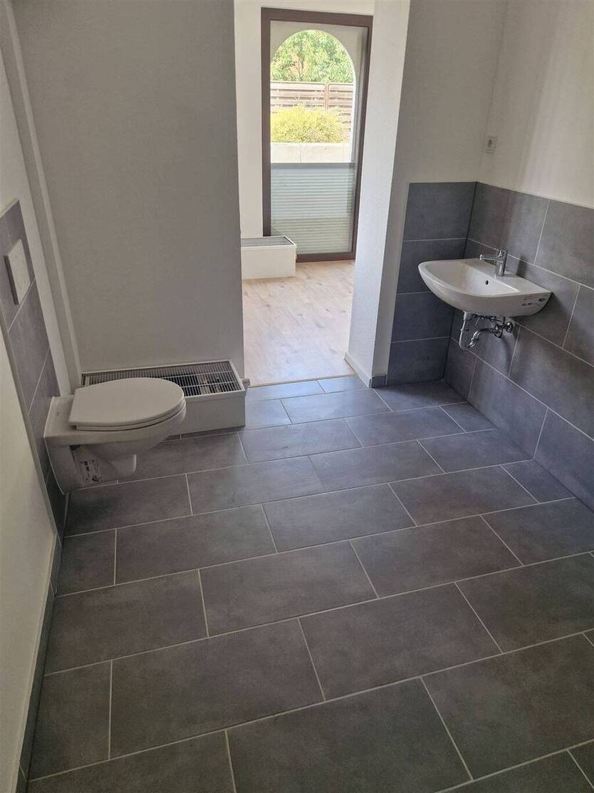 Großzügige 5 Zimmer-Wohnung mit Einbauküche und Terrasse 5 zimmer