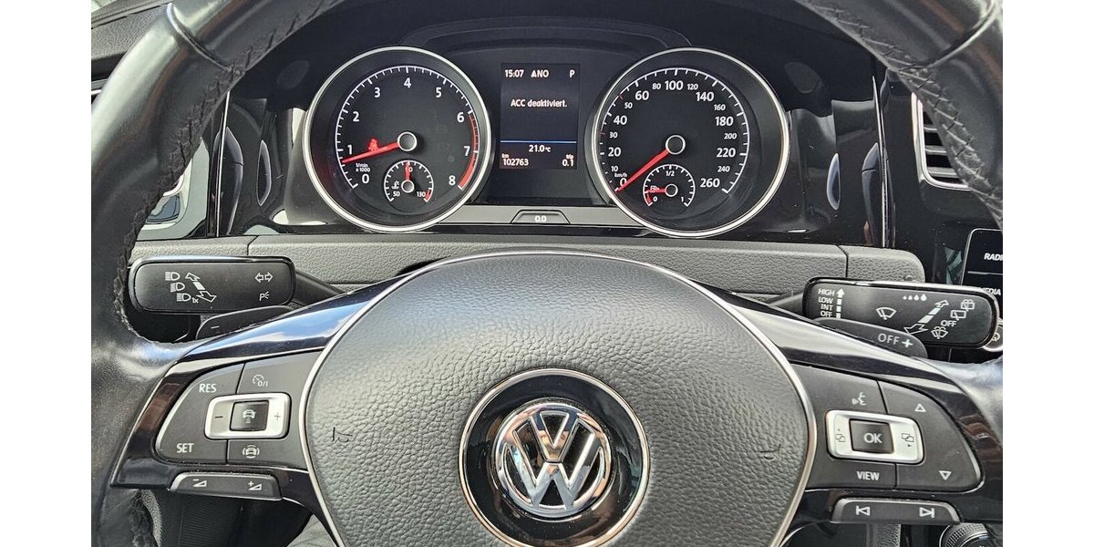 VW Golf 1.5 TSI R-Line NAVI ACC LED ALCANTARA 102.800 km 17.990 &euro; Löhne 32584
