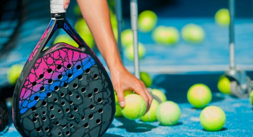 Halle, einzigartige Sport und Event-Arena, Padel Tennis zimmer