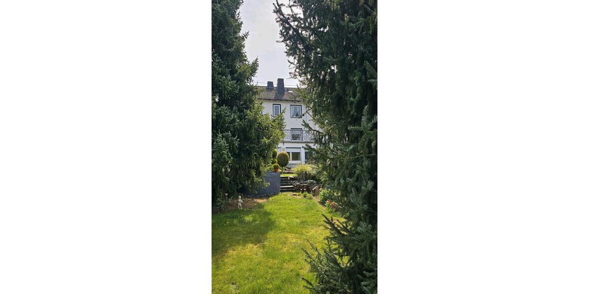 Gepflegtes Einfamilienhaus, mit großem Garten und Stellplatz 5 zimmer