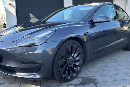 Tesla Model 3 57.151 km 31.000 € Petershagen 32469