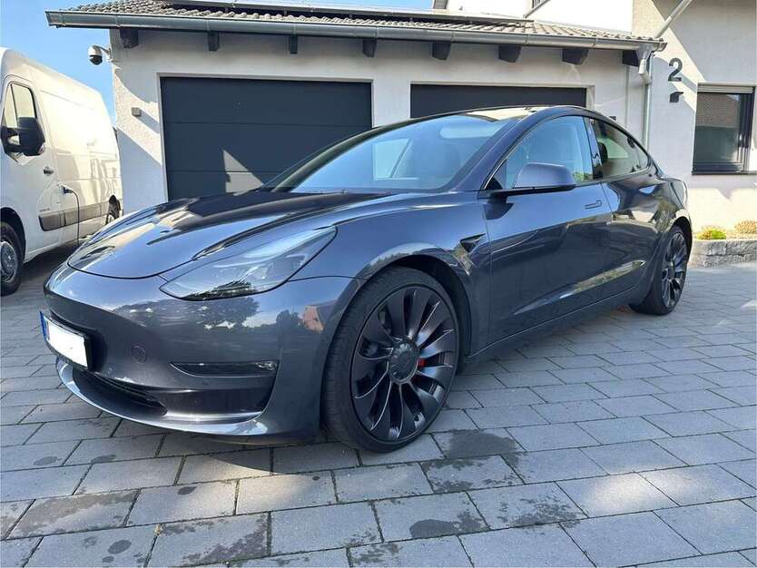 Tesla Model 3 57.151 km 31.000 € Petershagen 32469