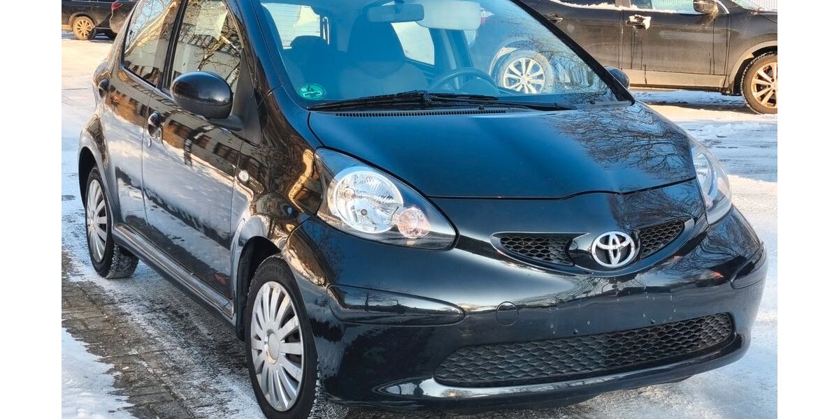 Toyota Aygo (X) 152.390 km 2.999 &euro; Berlin 12349