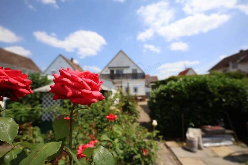 KINDERPARADIES MIT GARTEN