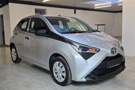 Toyota Aygo (X) 88.574 km 7.699 &euro; Versmold 33775