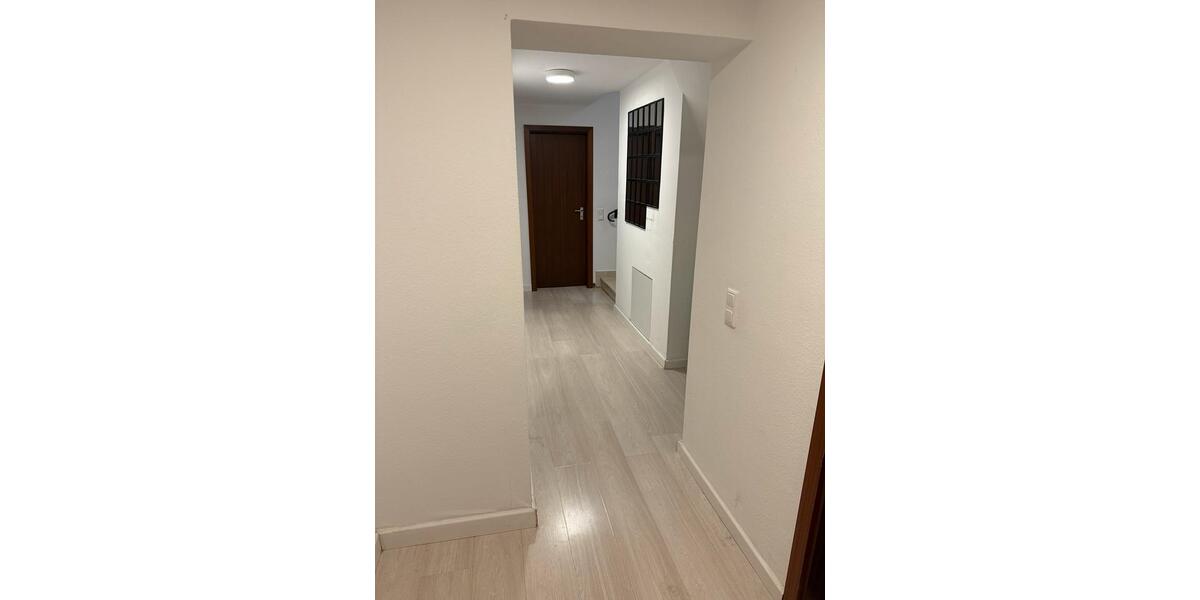 Großzügige 120 m² Souterrain-Wohnung mit Garten zum 01.01.2026 3 zimmer