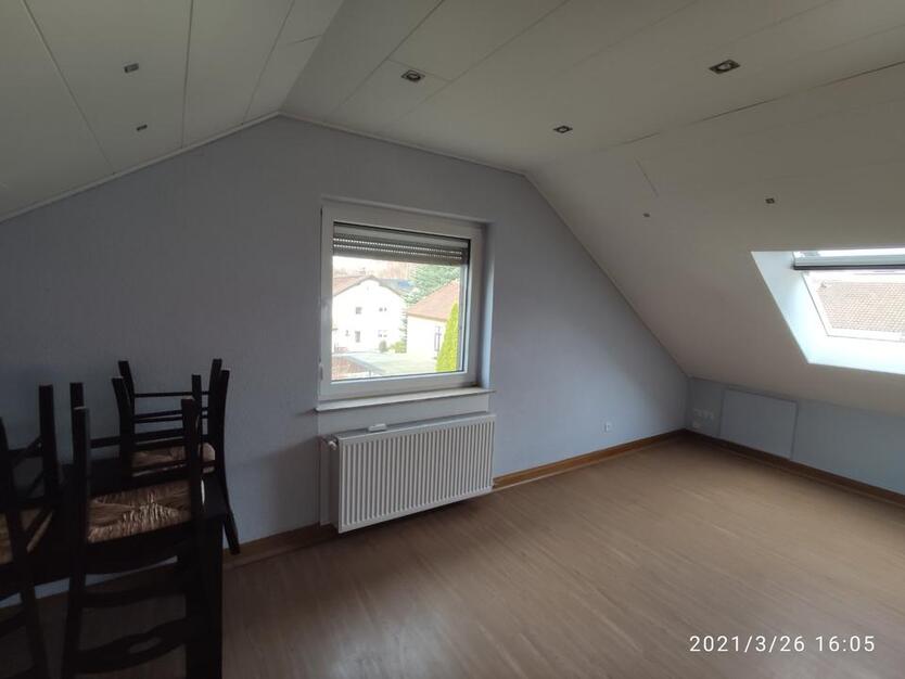 Dreifamilienhaus in guter Lage von Kahl mit freier Wohnung