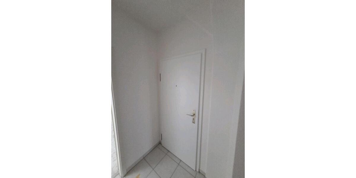 Vermieten modernisierte schöne 3 Raumaltbauwohnung in Stadtmitte 3 zimmer