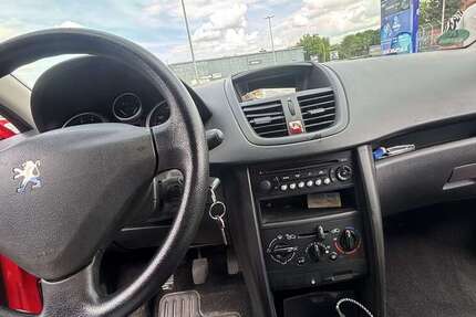 Peugeot 207 143.121 km 2.800 &euro; Frankfurt am Main, Stadt 65936