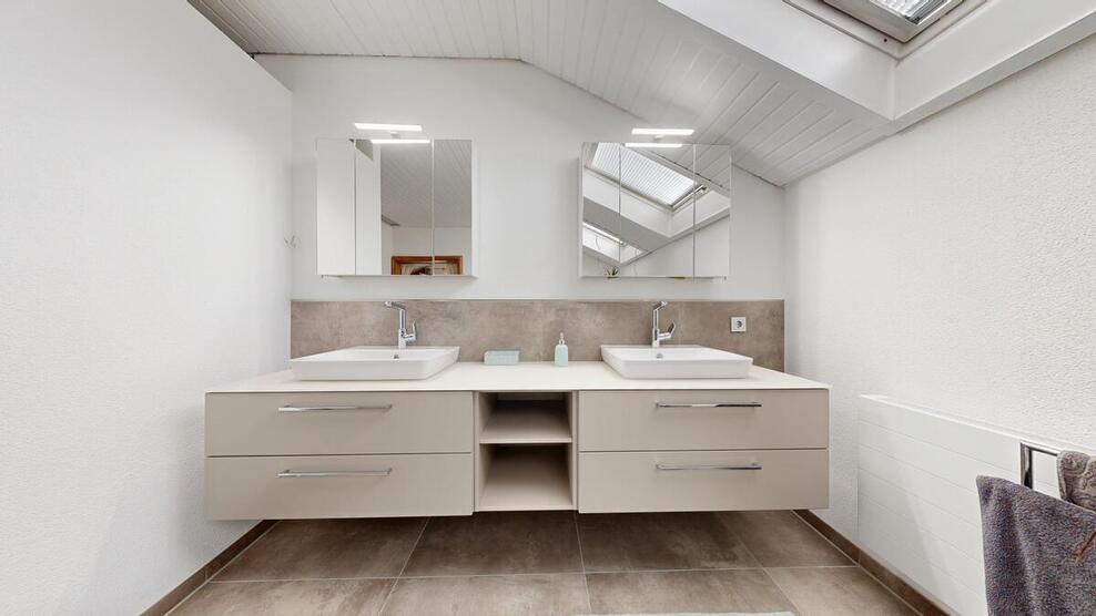 Exklusives, großes Einfamilienhaus in guter und ruhiger Ortsrand-Lage 9 zimmer