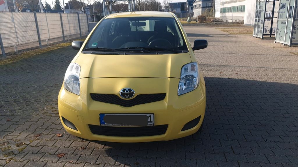 Toyota Yaris 131.000 km 2.300 € Günzburg 89312