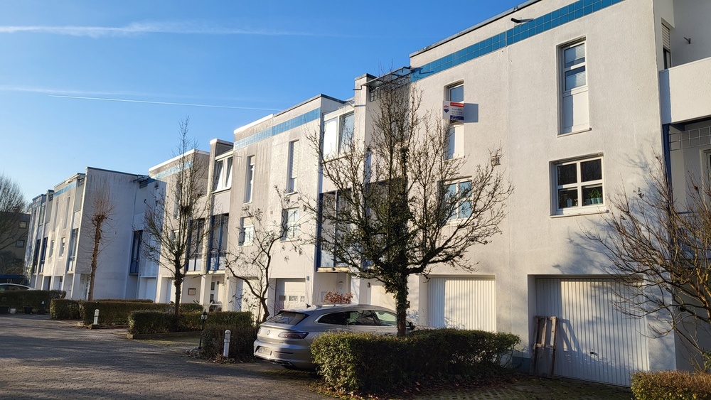 Wieder verfügbar! RMH mit Garage, 2 Balkonen, Garten und Terrasse - Reihenmittelhaus Wiesbaden Klarenthal | Angebot:25972229