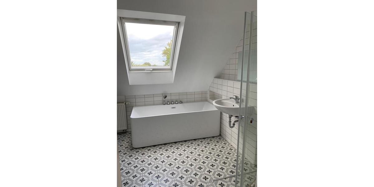 Dachgeschoßwohnung Chemnitz Kapellenberg - 3.5 Zimmer, 77 m&sup2;, 135.000&euro; | Angebot:25404114