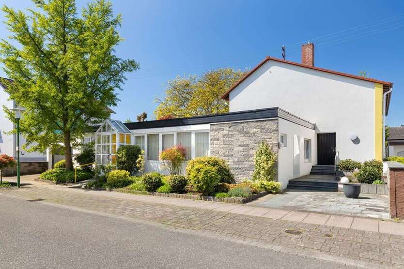 Haus zum Kaufen in Neuburg am Rhein 549.000 € 194 m²