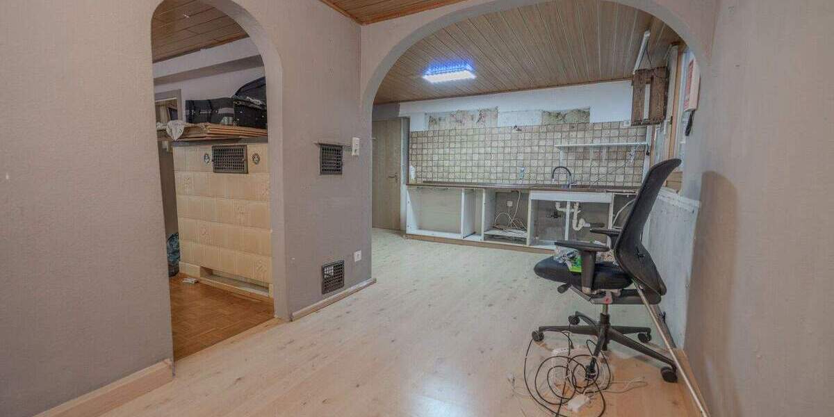 Altstadthaus mit bis zu 3 Wohneinheiten und Ladenfläche - jetzt bei realunis 9 zimmer