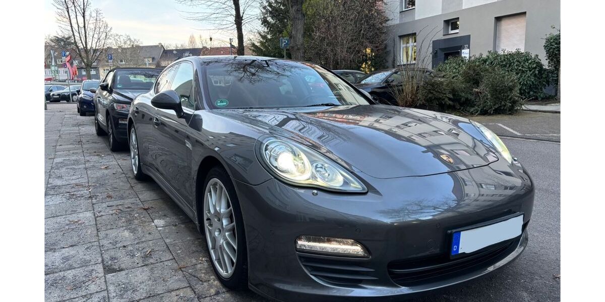 Porsche Panamera 72.800 km 24.490 &euro; Essen 45130