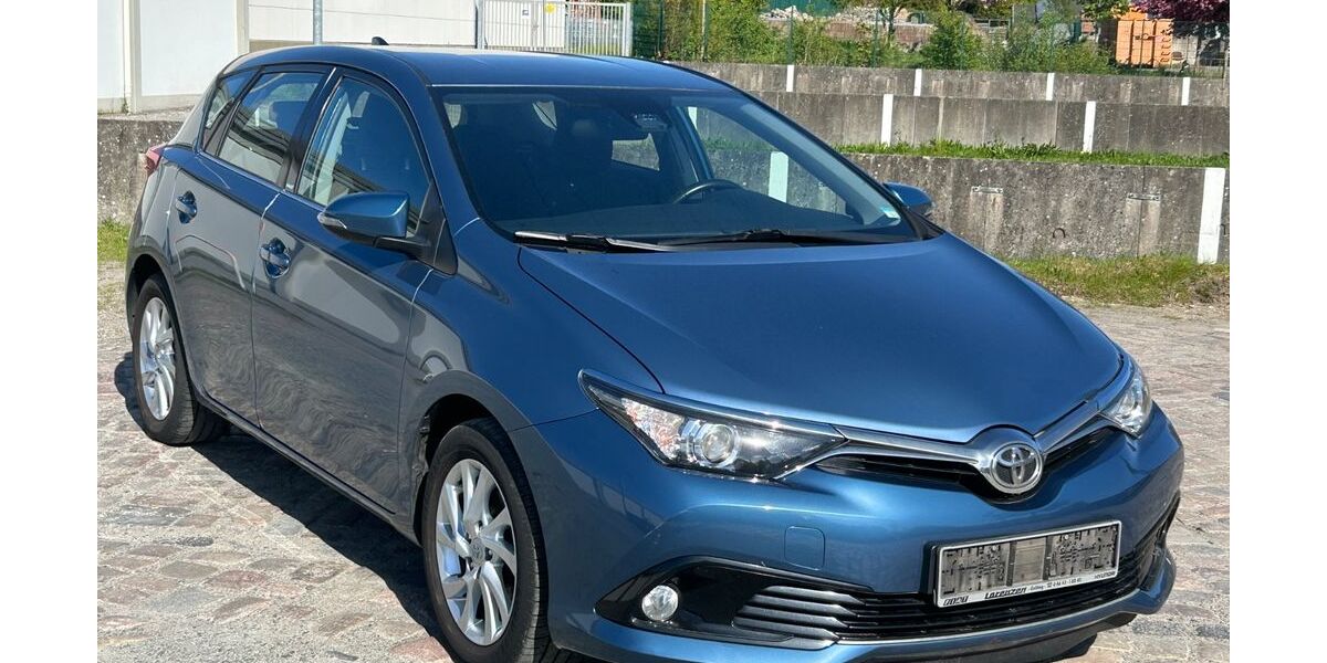 Toyota Auris 190.000 km 7.499 &euro; Flensburg 24941